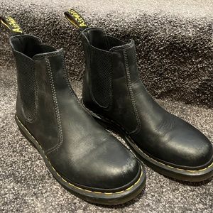 Dr. Martens Chelsea Pull ons